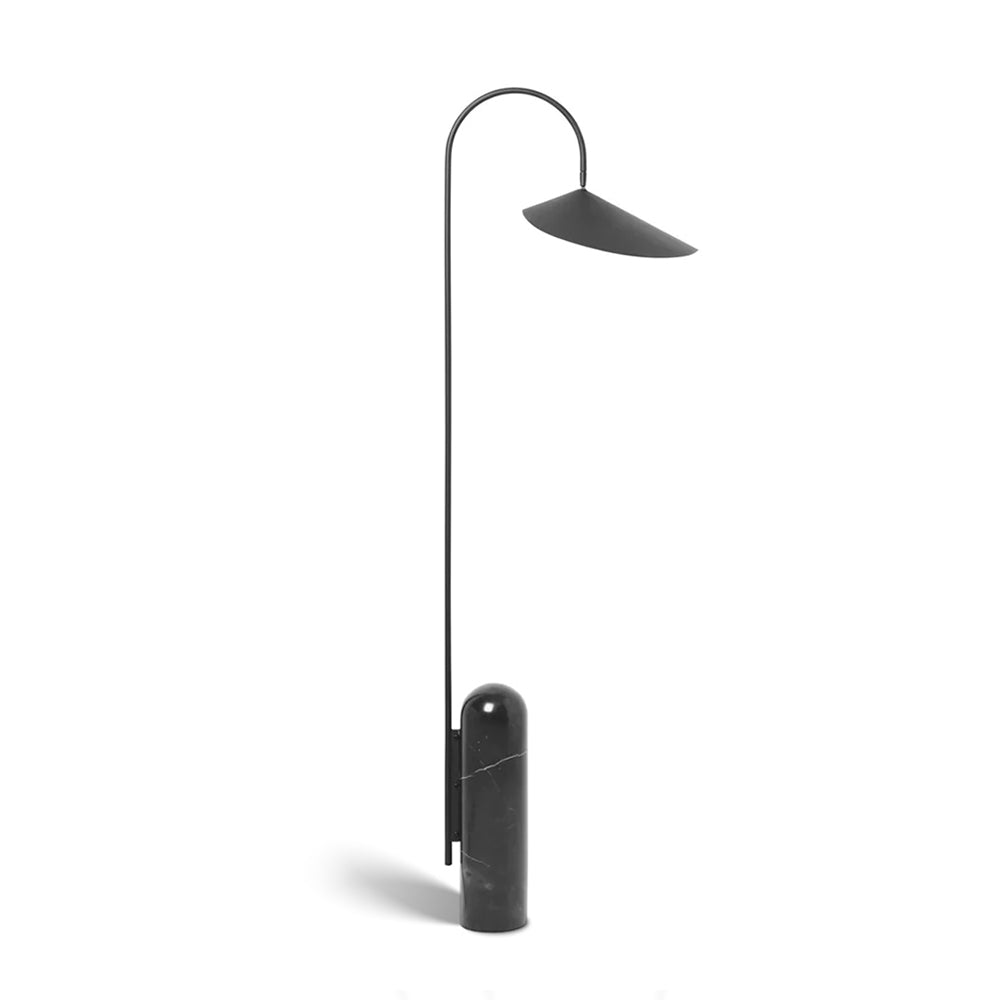 Minimalistische Bogenstehlampe
