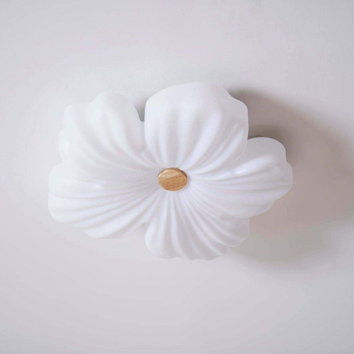 Blüteninspirierte Deckenleuchte