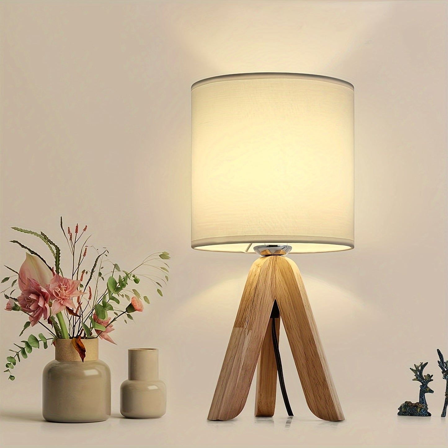 Minimalistische Dreibein-Tischlampe