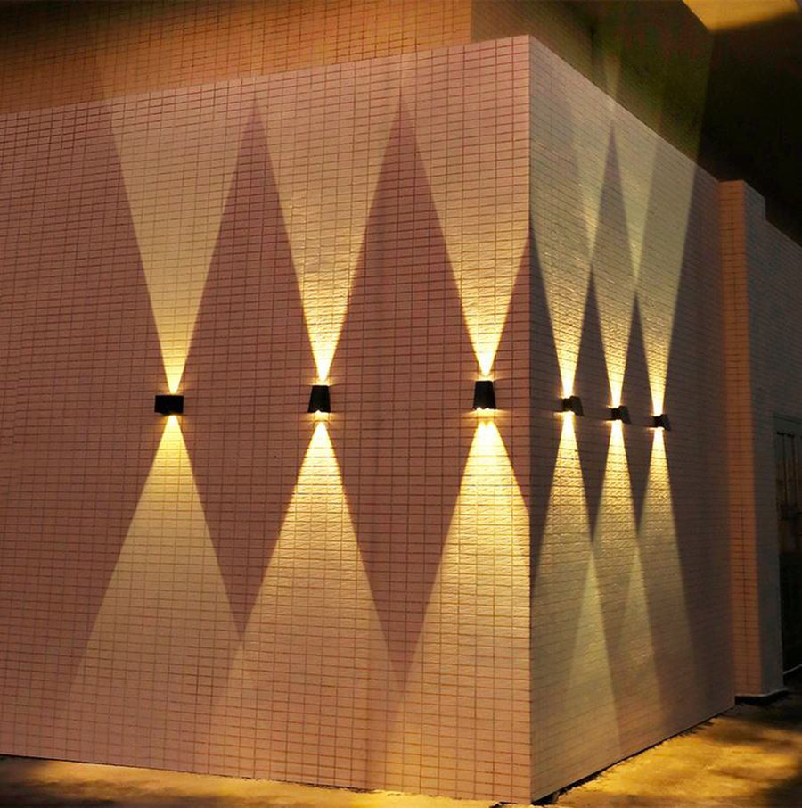SolarWand: Moderne LED Wandleuchte mit Solarbetrieb