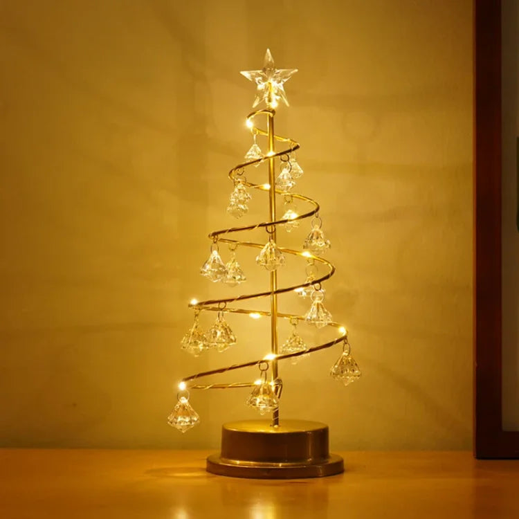 LuminFir: Dekorative Tischlampe in Tannenbaumform