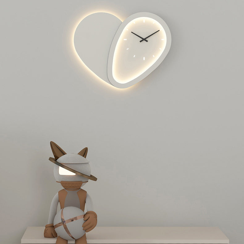 Moderne LED-Wandleuchte mit Uhrfunktion