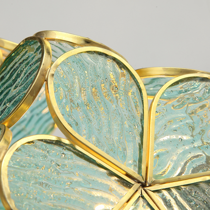 Petal-Glühe: Elegante Pendelleuchte mit blütenförmigen Glaselementen
