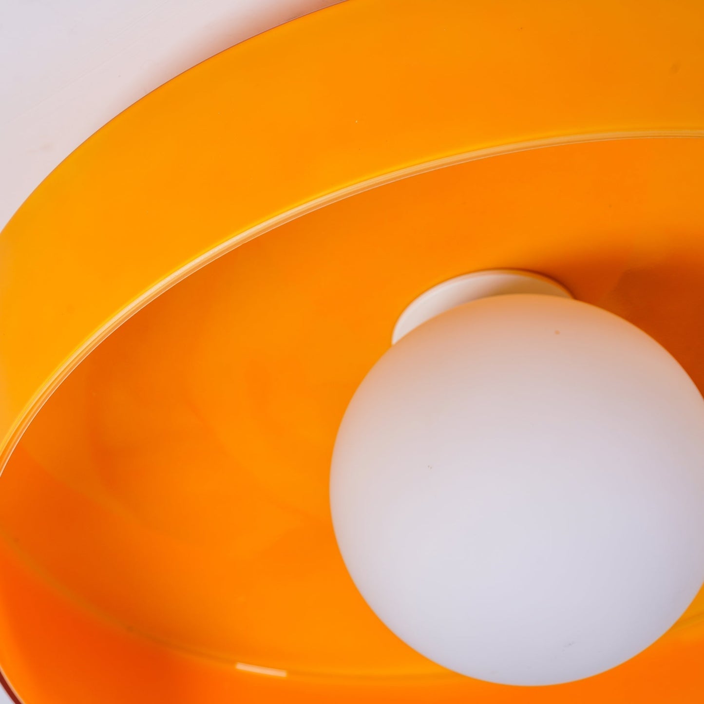 ReinesHalo: Schlichte Deckenleuchte mit sanftem Licht