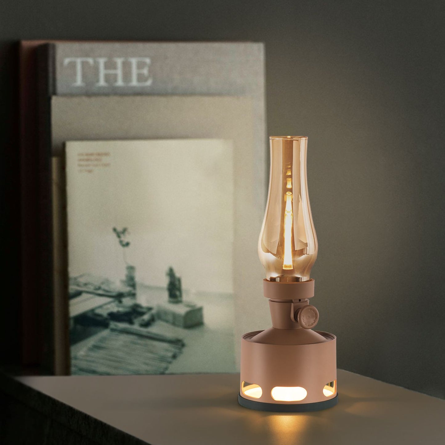 LaternenLeuchten: Vintage-inspirierte LED-Laterne mit warmem, flackerndem Licht