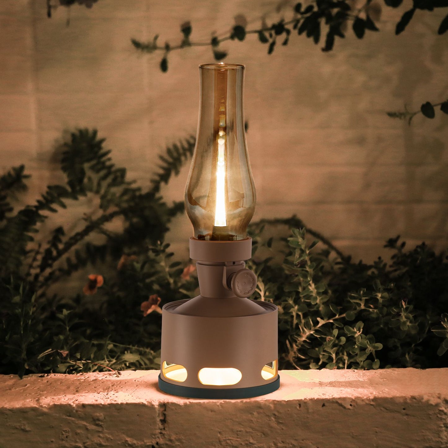 LaternenLeuchten: Vintage-inspirierte LED-Laterne mit warmem, flackerndem Licht