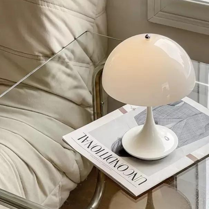LumeAura: Elegante, wiederaufladbare Tischleuchte