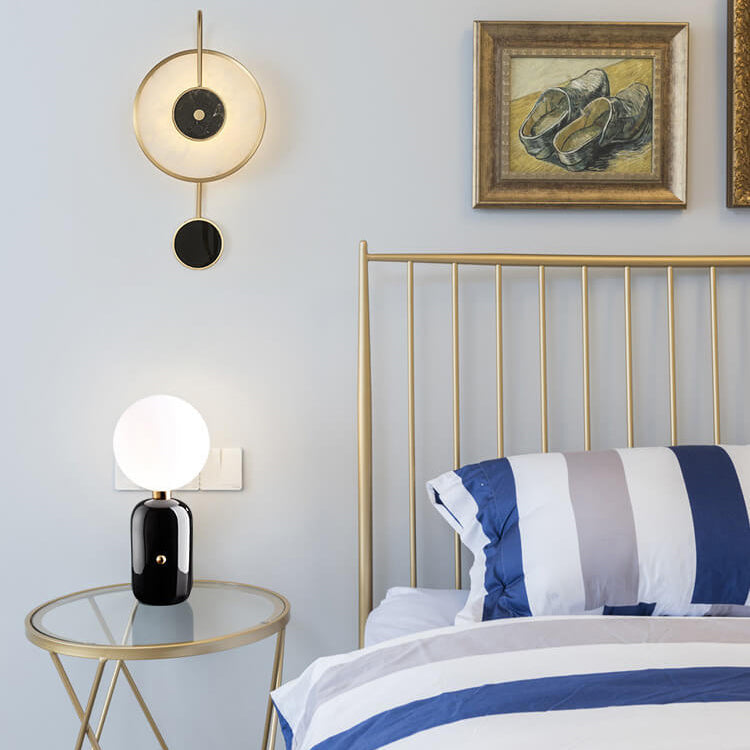 Nordische Wandleuchte Mit LED Licht Und Uhrendesign
