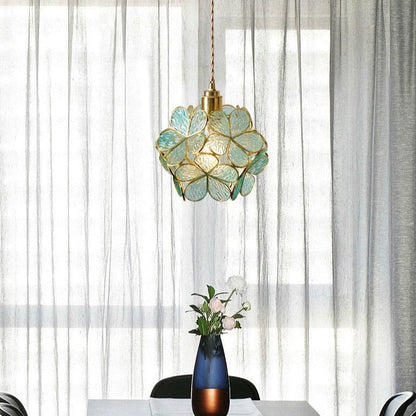 Petal-Glühe: Elegante Pendelleuchte mit blütenförmigen Glaselementen