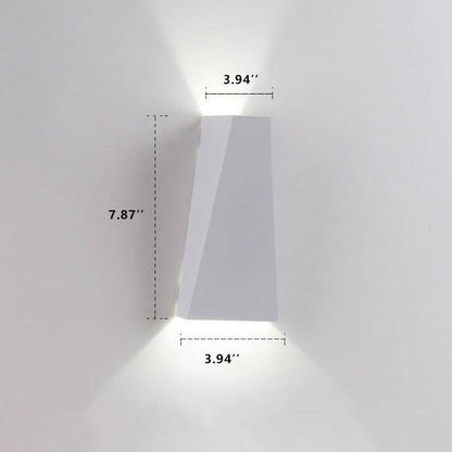 Trapezförmige Außenwandleuchte Mit Zwei LEDs