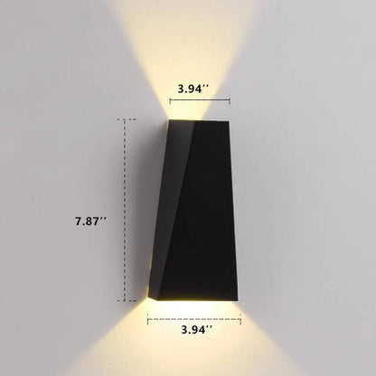 Trapezförmige Außenwandleuchte Mit Zwei LEDs