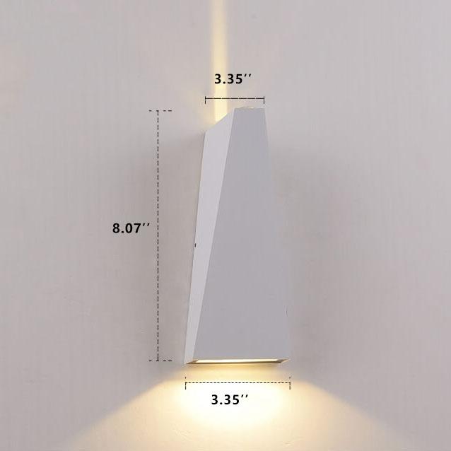 Trapezförmige Außenwandleuchte Mit Zwei LEDs