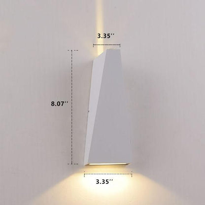 Trapezförmige Außenwandleuchte Mit Zwei LEDs