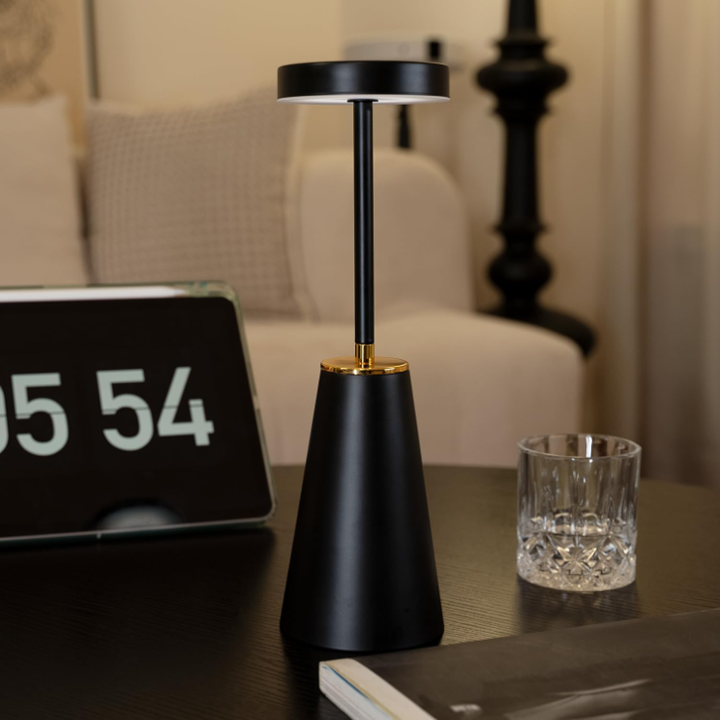 FlexisBogen: LED-Tischlampe mit Anpassbarem Lichtbogen