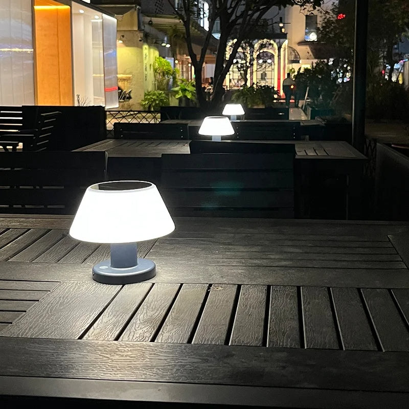 SolLicht: Solar-Tischlampe für stimmungsvolle Beleuchtung drinnen und draußen