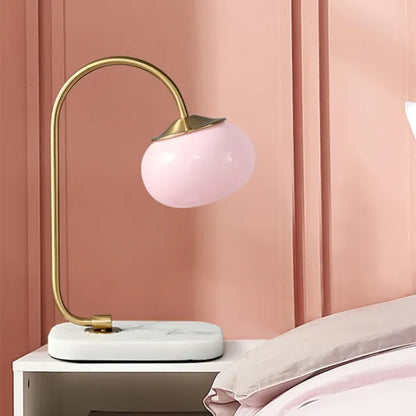 WeichesLeuchten: Elegante Tischlampe mit rundem Glas und sanftem, warmem Licht