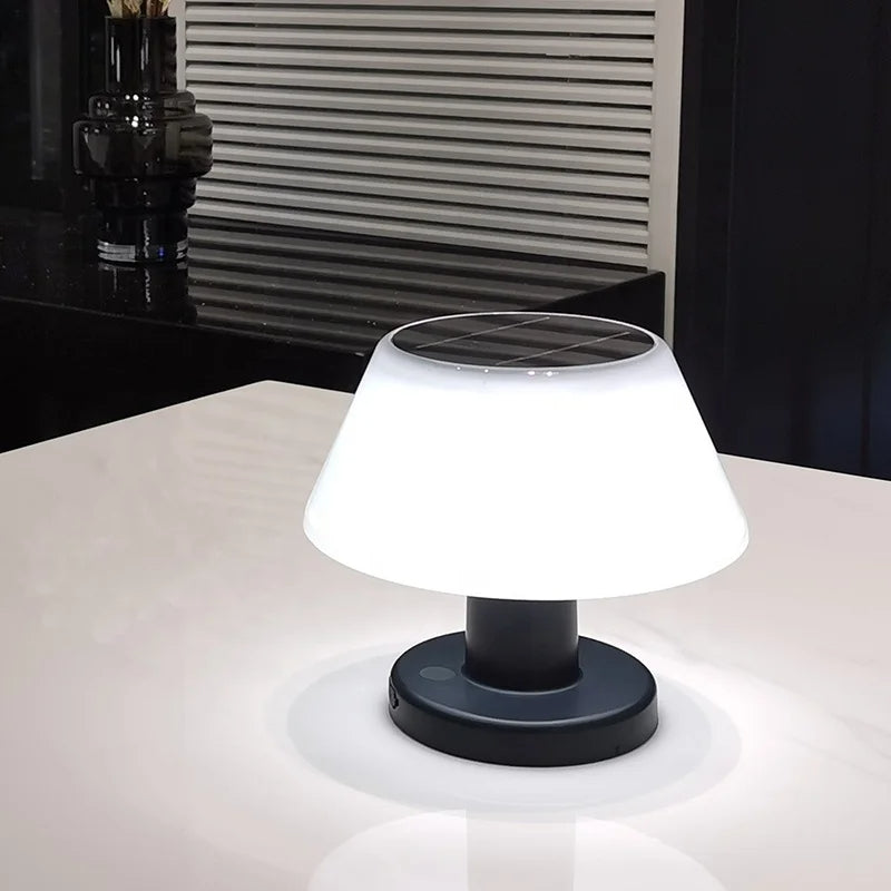 SolLicht: Solar-Tischlampe für stimmungsvolle Beleuchtung drinnen und draußen
