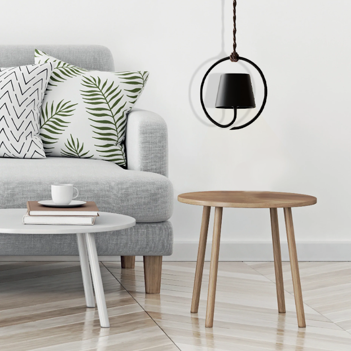 HohlerBogen: Eine minimalistische Tischlampe mit einer offenen, bogenförmigen Silhouette