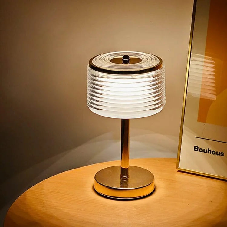 LumoBogen: Elegante LED-Tischlampe in Ringform