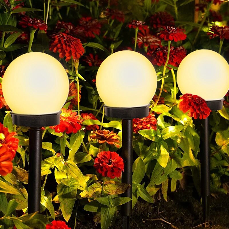 SonnenWeg: Solarbetriebene Gartenleuchten für stimmungsvolle Außenbeleuchtung