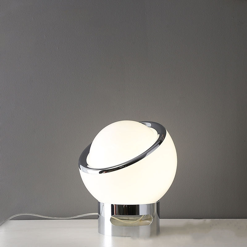 OpalScheitel: Zeitlose Tischlampe Aus Opal Glas