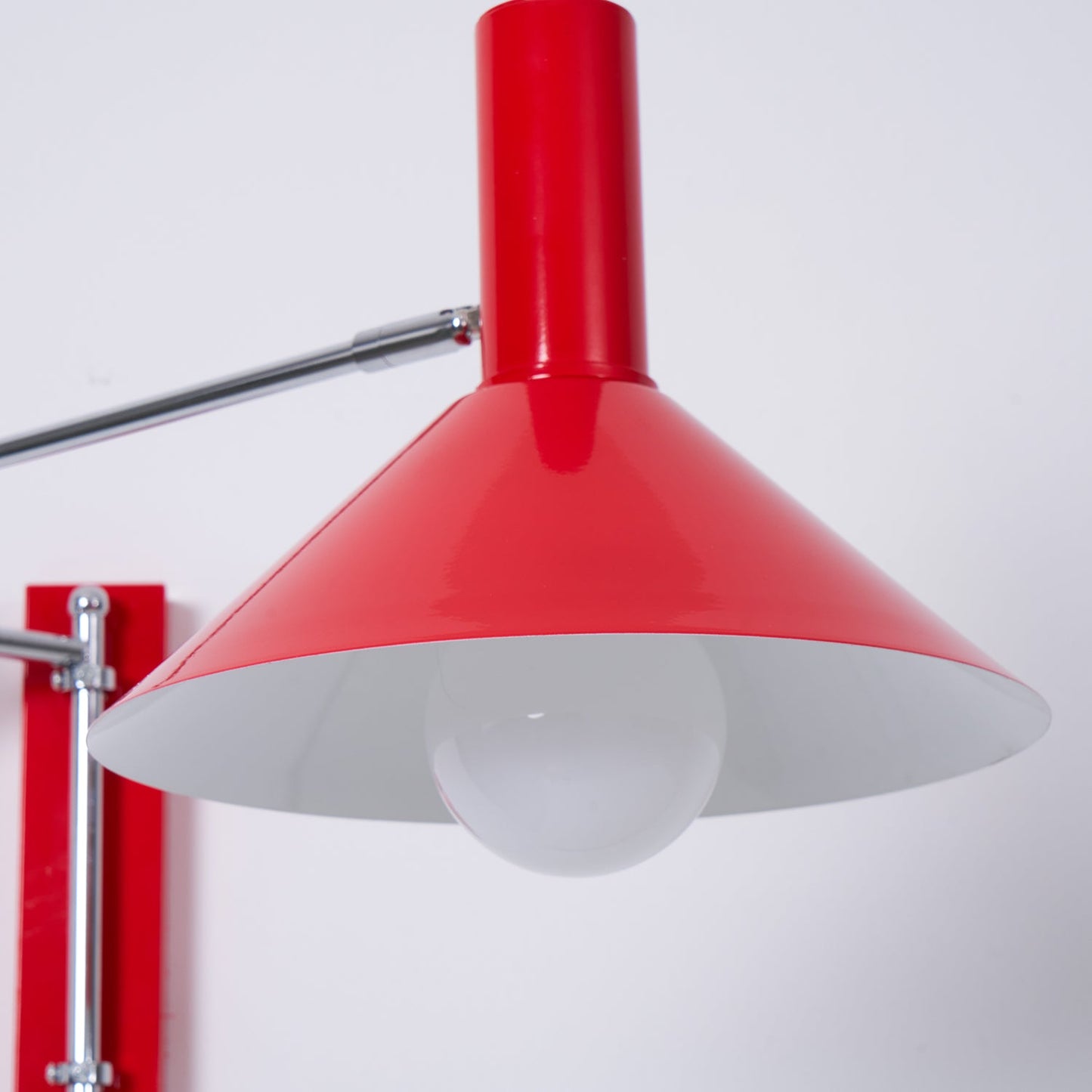 Moderne Platzsparende Steckwandleuchte