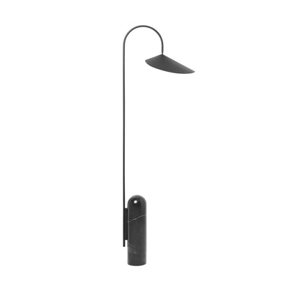 Minimalistische Bogenstehlampe
