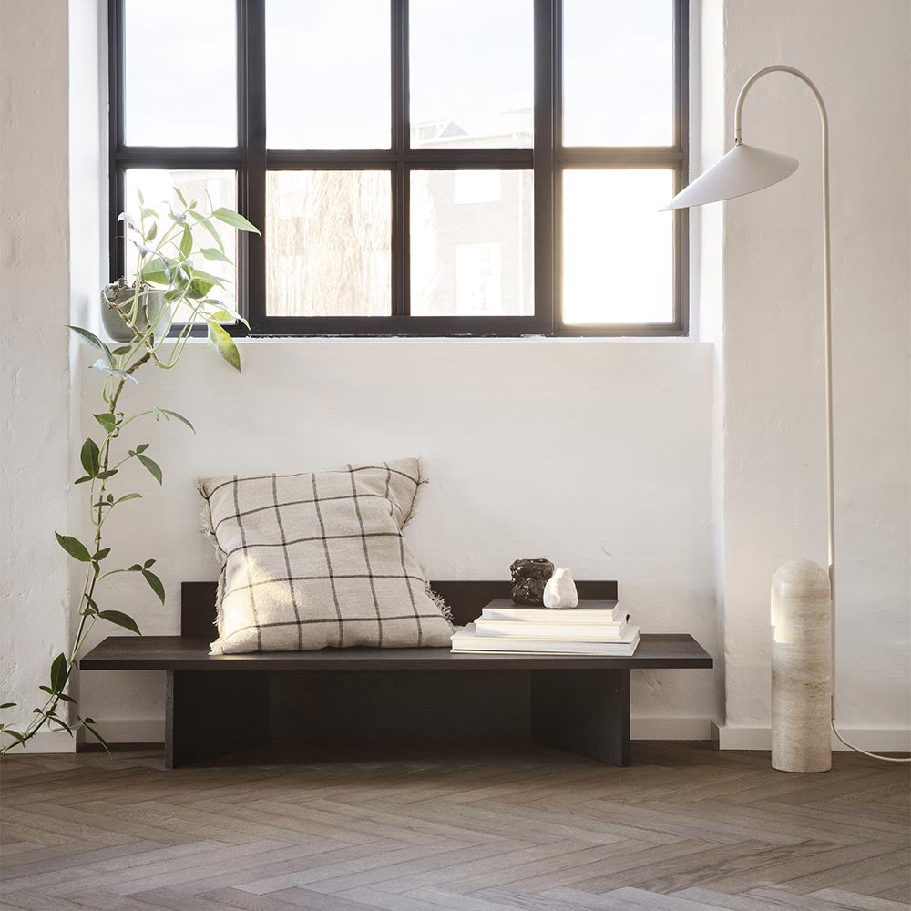 Minimalistische Bogenstehlampe