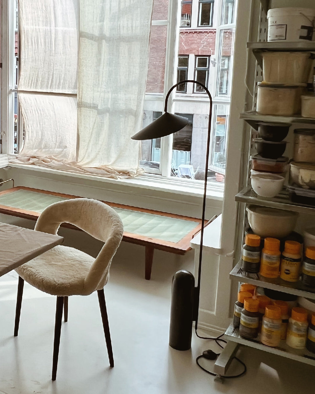 Minimalistische Bogenstehlampe