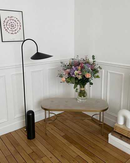 Minimalistische Bogenstehlampe