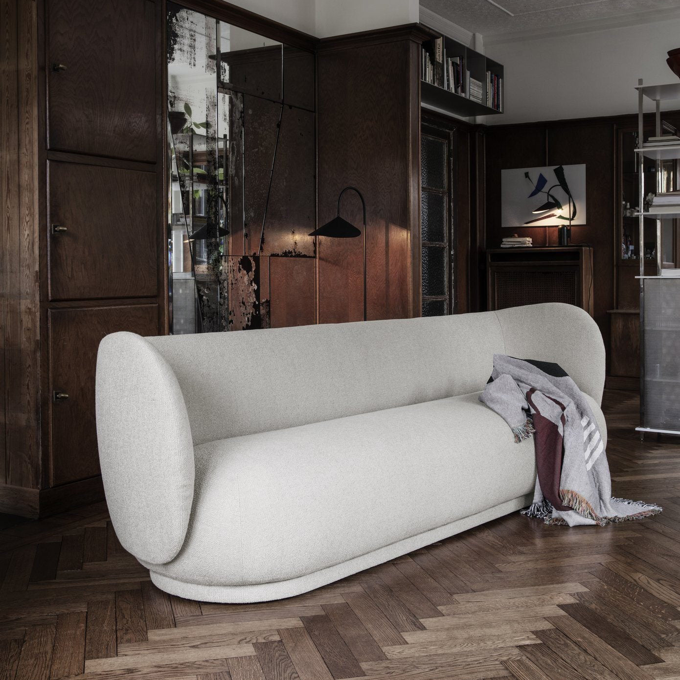 Minimalistische Bogenstehlampe