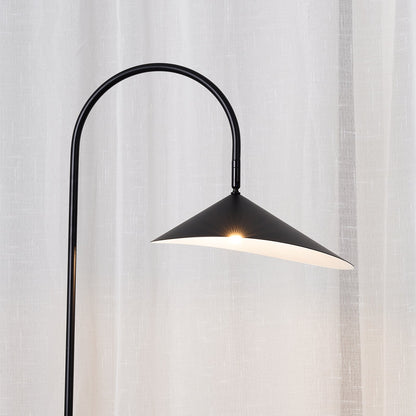 Minimalistische Bogenstehlampe