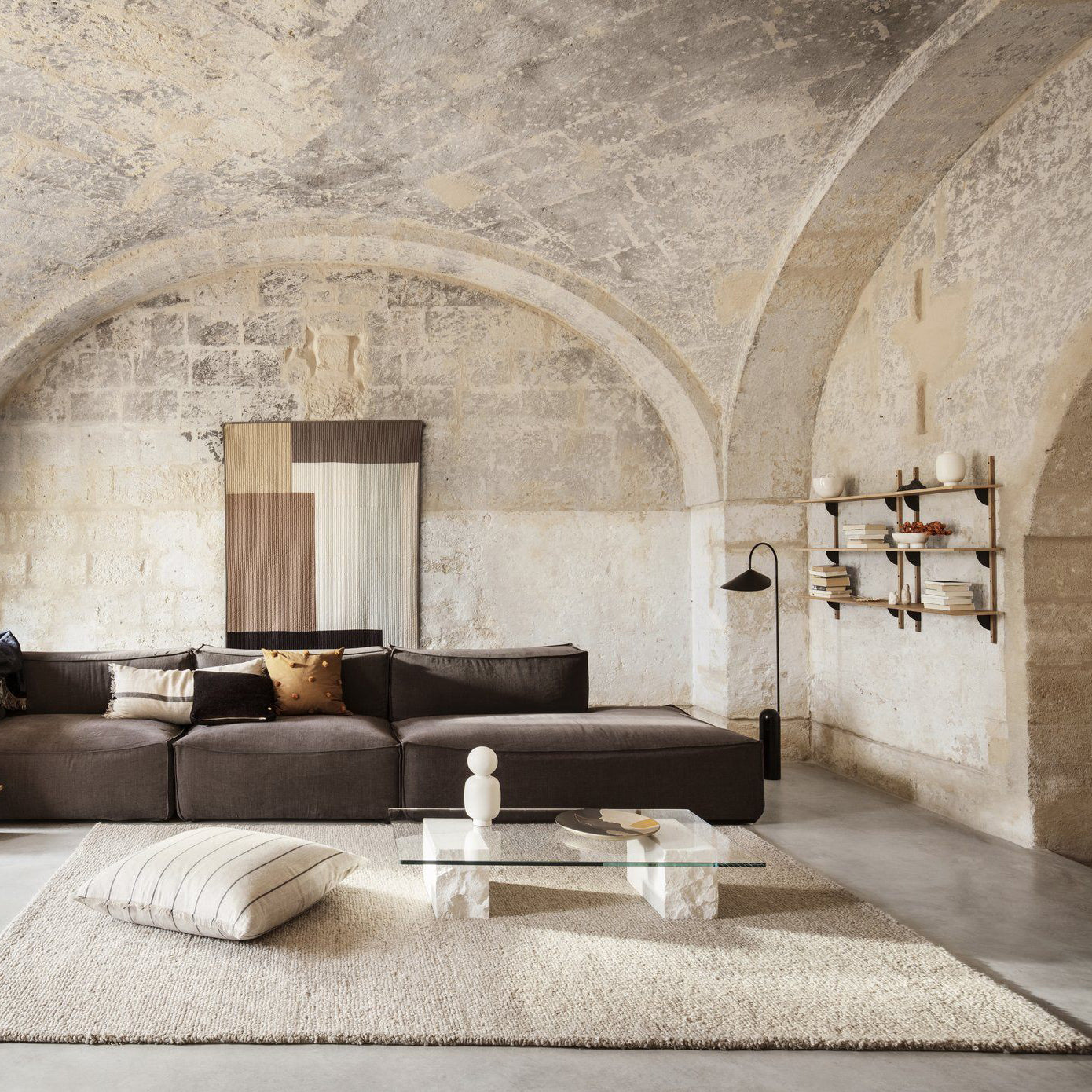 Minimalistische Bogenstehlampe