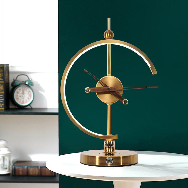 Vintage Inspirierte LED Tischlampe Mit Klassischer Uhr