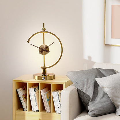 Vintage Inspirierte LED Tischlampe Mit Klassischer Uhr