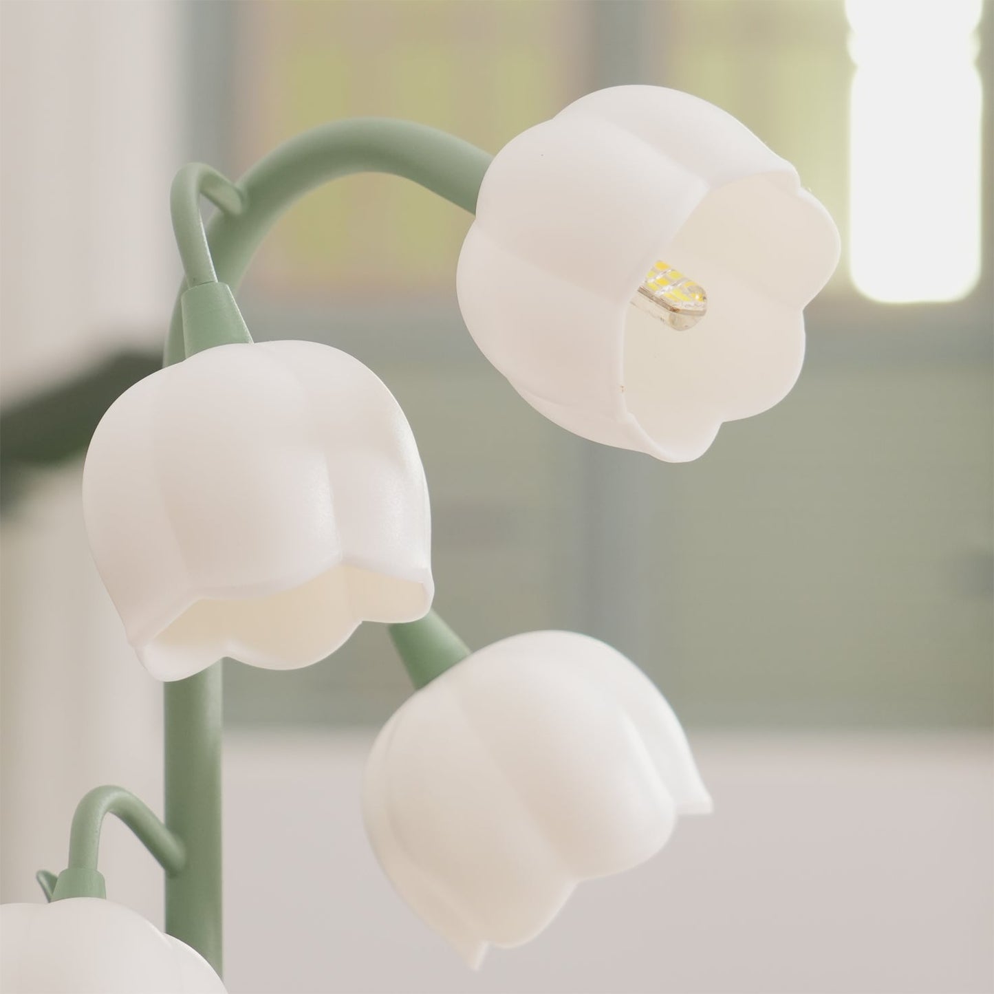Tischleuchte In Glockenform Mit Floralem Design