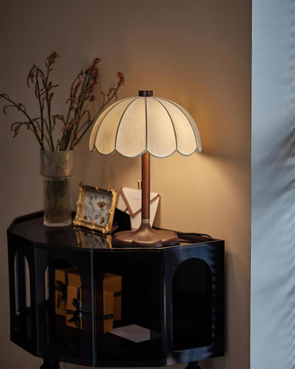 Tischlampe Im Vintage Blumenmuster