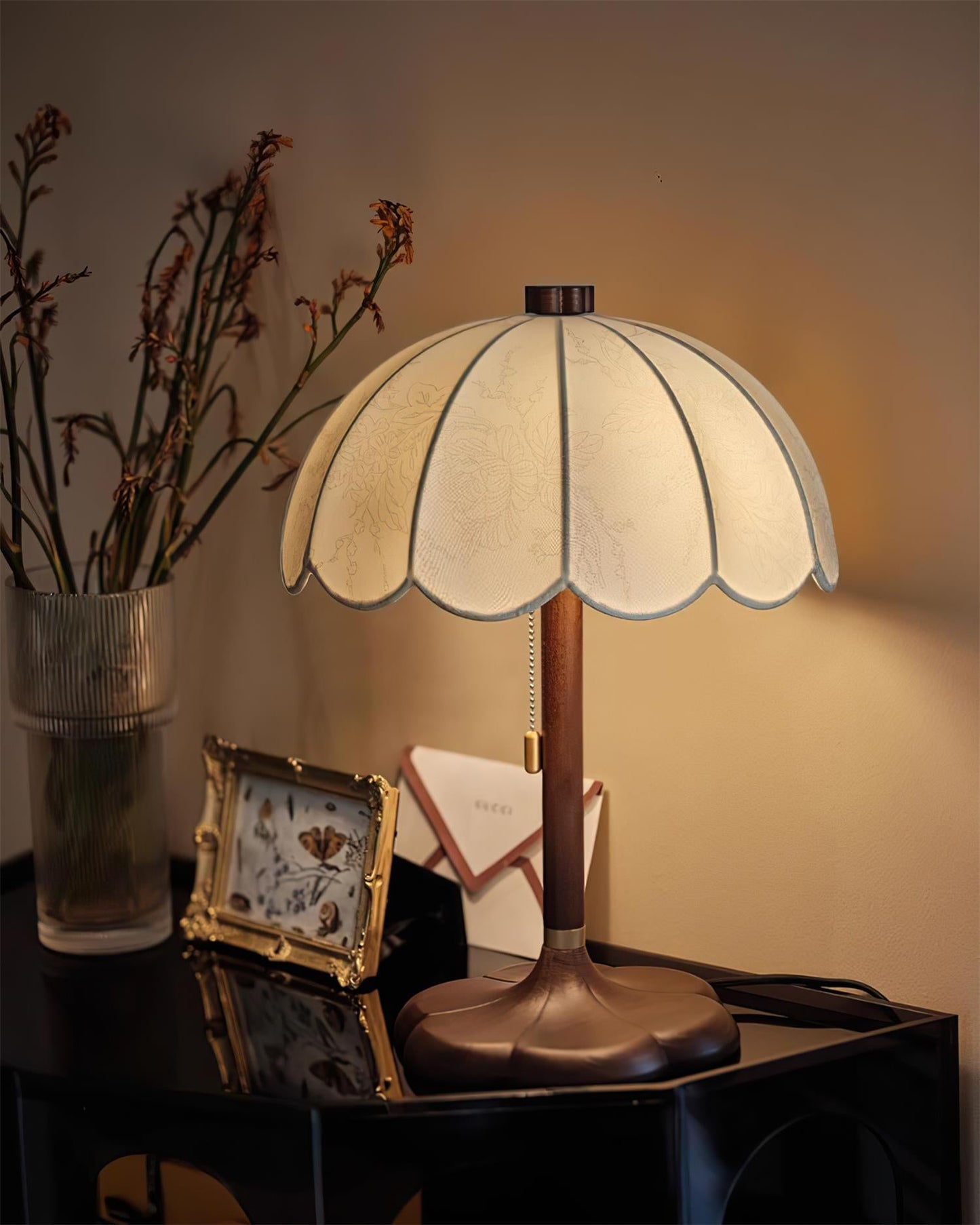 Tischlampe Im Vintage Blumenmuster
