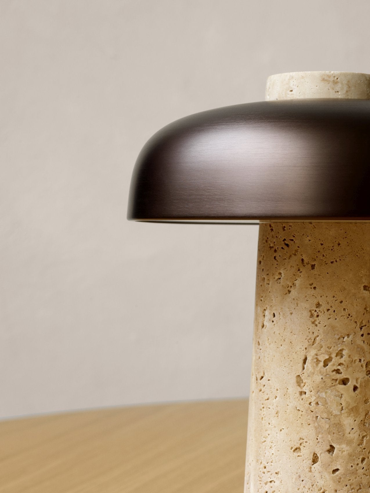 Minimalistische Skulpturale Tischlampe