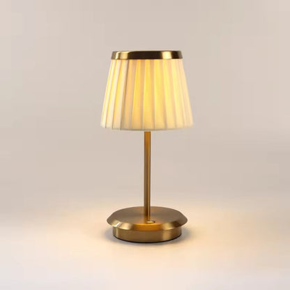 KöniglicherGlanz: Klassische Tischlampe mit Zeitlosem Charme
