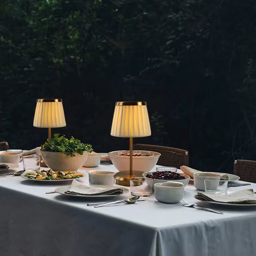 KöniglicherGlanz: Klassische Tischlampe mit Zeitlosem Charme