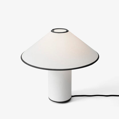 KristallLeuchten: Elegante Tischlampe mit funkelndem Kristall-Effekt