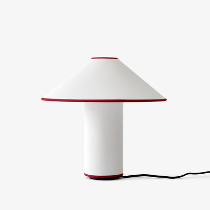KristallLeuchten: Elegante Tischlampe mit funkelndem Kristall-Effekt