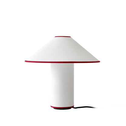 KristallLeuchten: Elegante Tischlampe mit funkelndem Kristall-Effekt
