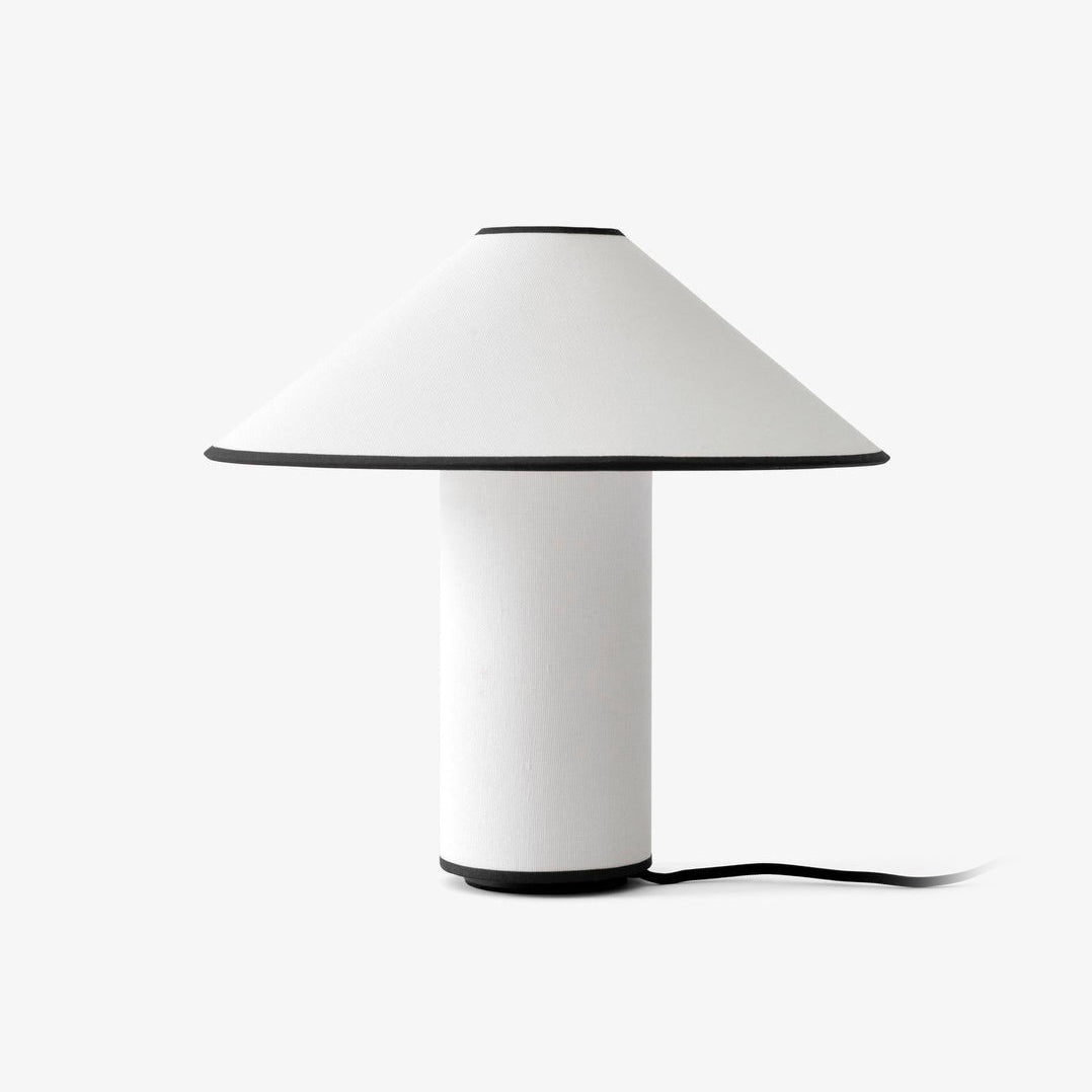 KristallLeuchten: Elegante Tischlampe mit funkelndem Kristall-Effekt