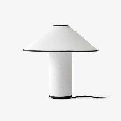 KristallLeuchten: Elegante Tischlampe mit funkelndem Kristall-Effekt