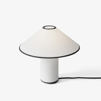 KristallLeuchten: Elegante Tischlampe mit funkelndem Kristall-Effekt
