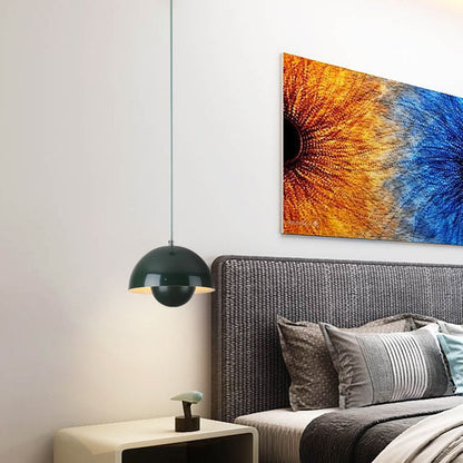 AuroraKugel: Eine schwebende Pendelleuchte mit sanftem, kugelförmigem Licht