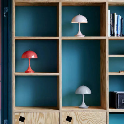 LumeAura: Elegante, wiederaufladbare Tischleuchte