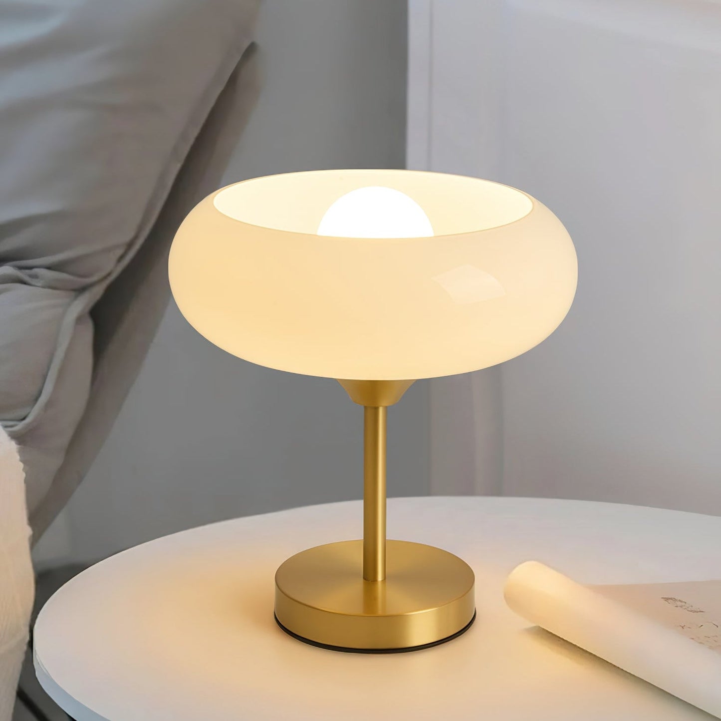 Retro-Tischlampe im Mitte des Jahrhunderts Design